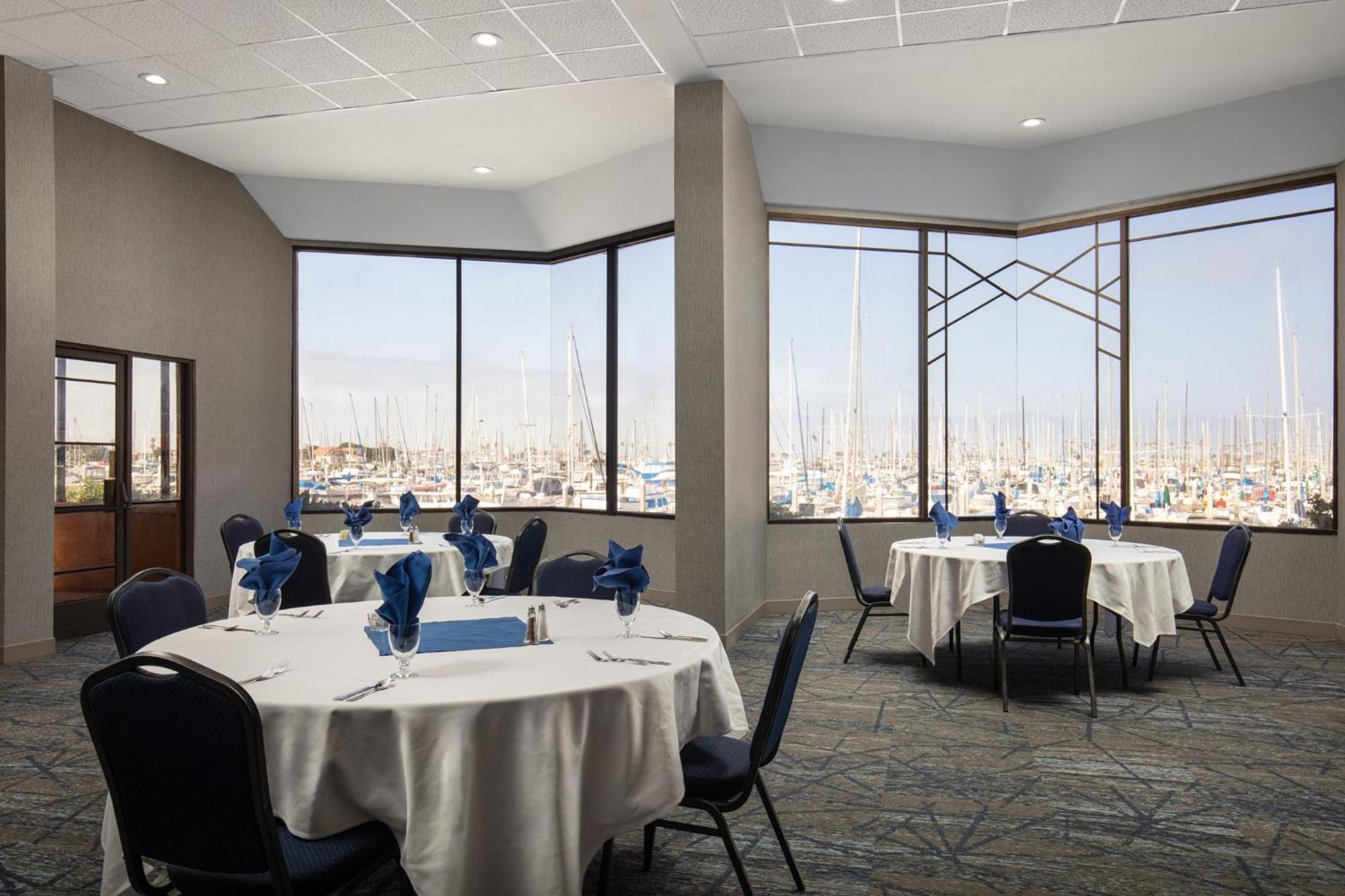 Holiday Inn Express Hotel & Suites Ventura Harbor By Ihg Bagian luar foto