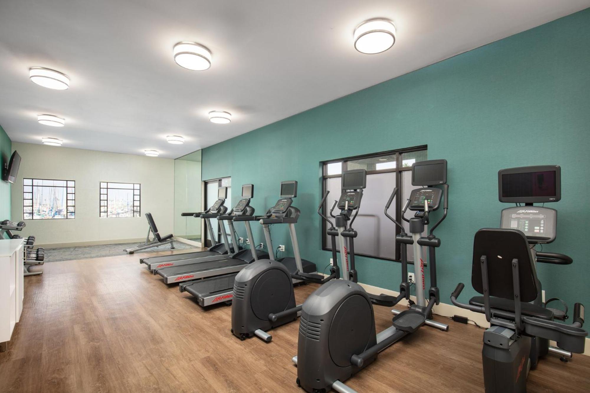 Holiday Inn Express Hotel & Suites Ventura Harbor By Ihg Bagian luar foto