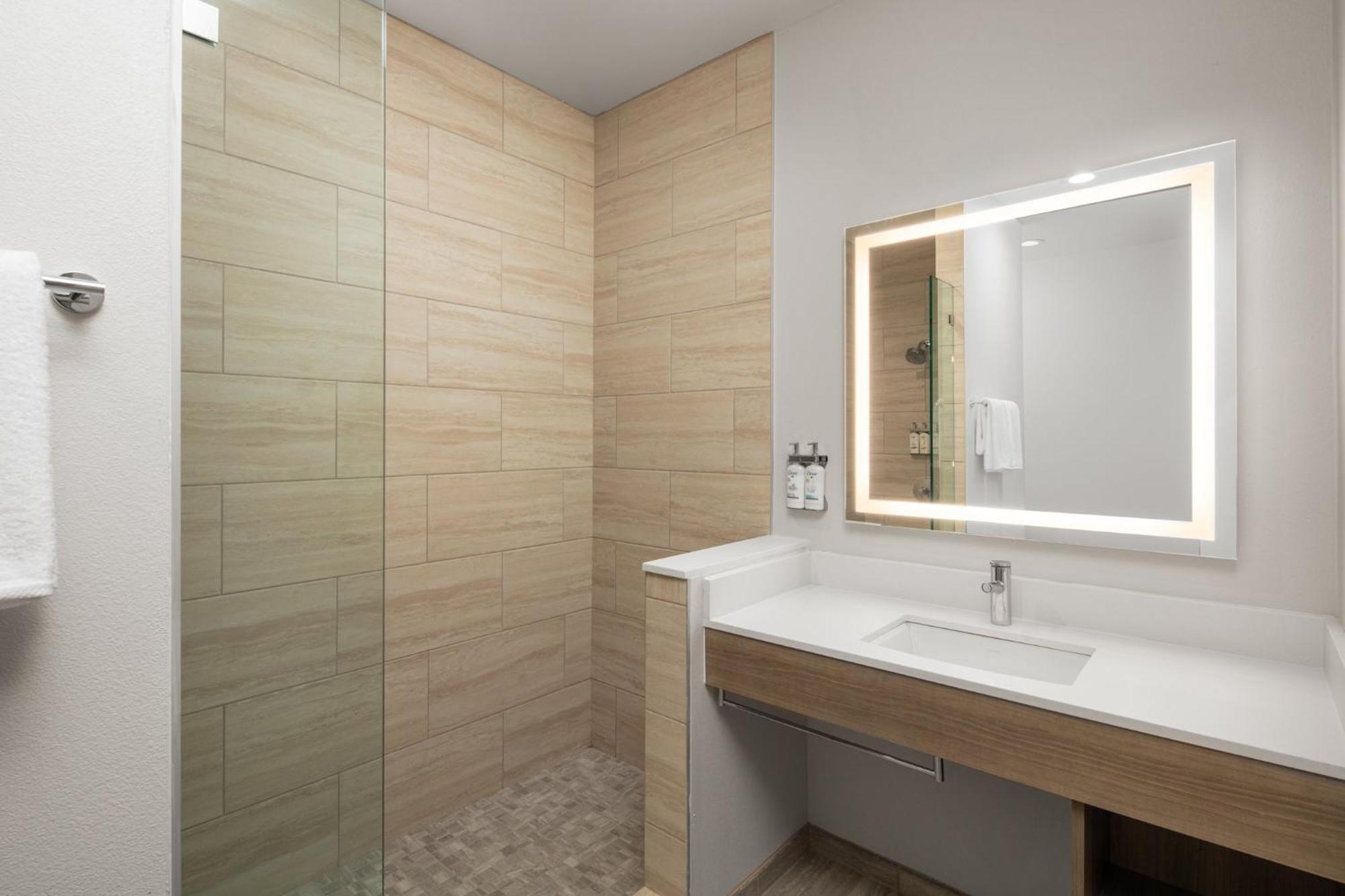 Holiday Inn Express Hotel & Suites Ventura Harbor By Ihg Bagian luar foto