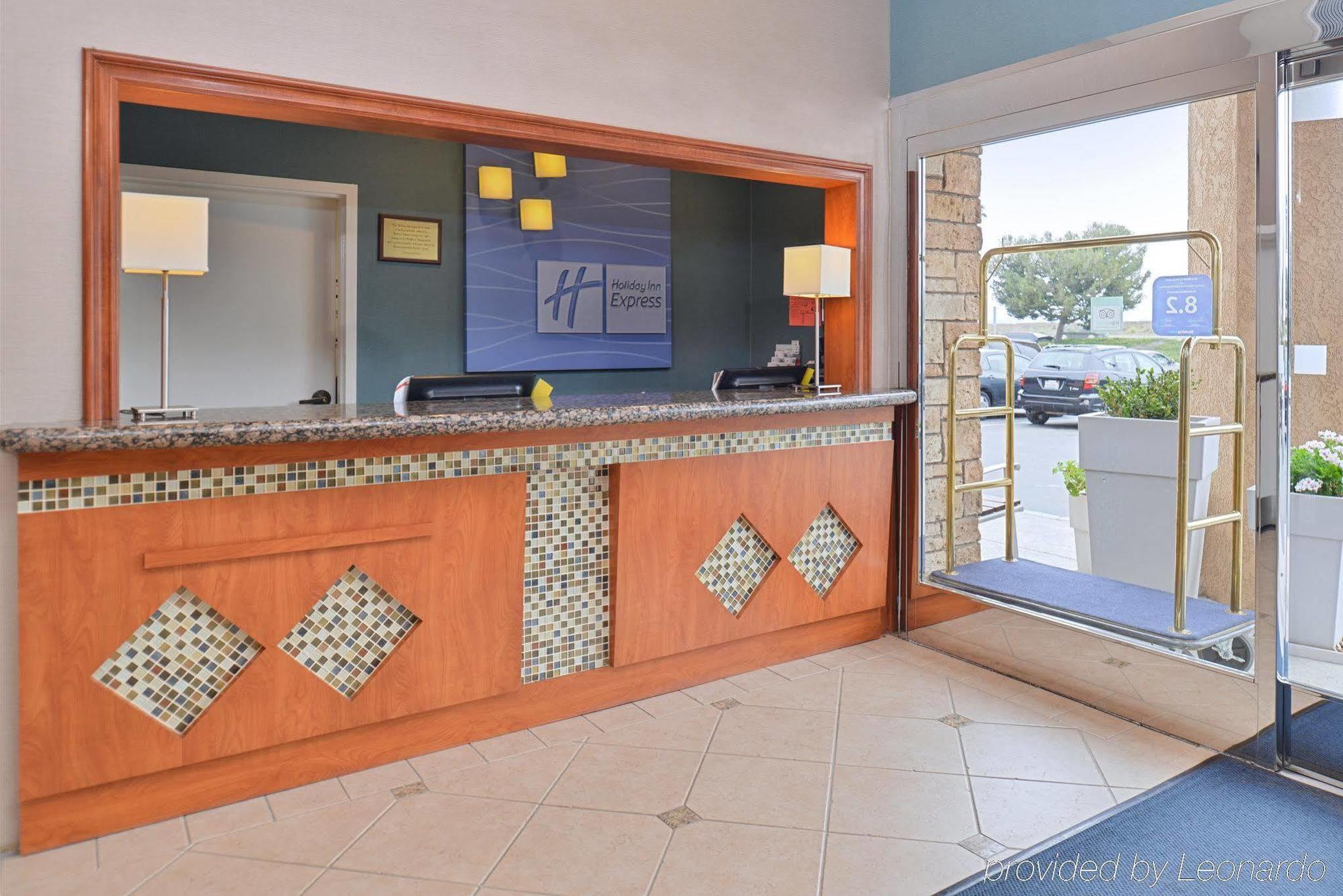 Holiday Inn Express Hotel & Suites Ventura Harbor By Ihg Bagian luar foto