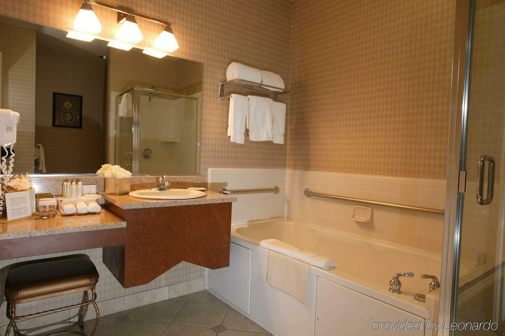 Holiday Inn Express Hotel & Suites Ventura Harbor By Ihg Bagian luar foto